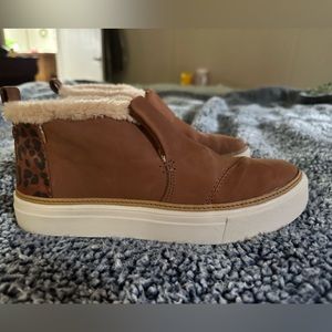 TOMS women’s booties—-Paxton Slip on size  7 like new!! Worn once